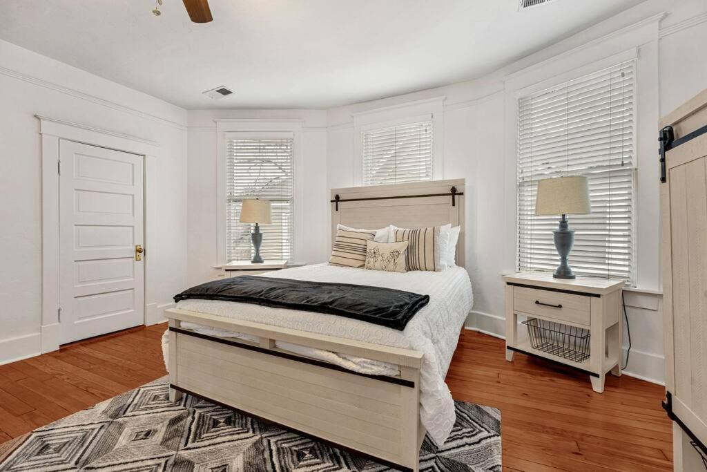 Exquisite Two-Story Home Located In Midtown Memphis Extérieur photo