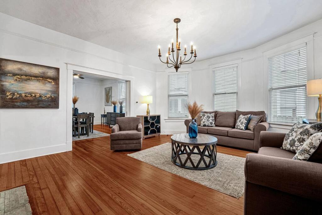 Exquisite Two-Story Home Located In Midtown Memphis Extérieur photo