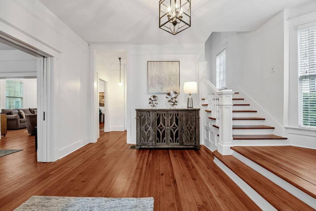 Exquisite Two-Story Home Located In Midtown Memphis Extérieur photo